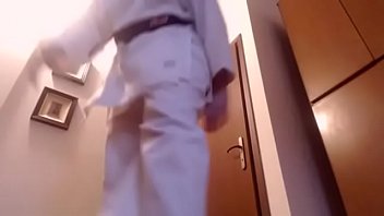 Соло женщины каратистки